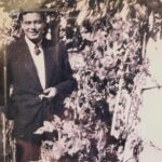 Rita Ferro Rodrigues Instagram - Eduardo Alberto Ferro Rodrigues 🐘 Faria 100 anos hoje, o meu querido avô. Aconteceria uma grande festa - ele gostava de fazer anos e ainda gostava mais de festas. Era um homem muito alto, e na juventude muito giro e talvez uma das pessoas mais carismáticas que conheci porque captava a atenção de todos a contar histórias, quando ria a gargalhada ecoava por quarteirões seguidos, era a alma de qualquer convívio, abraçava demoradamente, era o meu “ elefante” matricial, a pessoa de quem penso ter herdado alguma poesia e vontade de olhar o mundo com ternura e esperança. Dele herdei também comoção infantil com o belo. Recebeu a medalha de Honra dos 80 anos da Sociedade Portuguesa de Autores, juntamente com Raul Solnado, Igrejas Caeiro, Alçada Baptista, Lagoa Henriques, Urbano Tavares Rodrigues, entre outros. Escreveu dezenas de peças teatro e foi autor de vários programas de rádio, entre os quais os “Parodiantes de Lisboa”. Fazia dupla de escrita de grande sucesso com o seu amigo de vida, Santos Fernando. Enquanto autor, antes do 25 de Abril , foi muitas vezes alvo de censura dos textos que escreveu para a rádio e teatro, era muito crítico dos regimes de Oliveira Salazar e Marcelo Caetano. Adorava viver e viveu com muita intensidade , liberdade ( mesmo quando a ditadura reprimia ) e alegria. Foi a pessoa em toda a minha vida que mais acreditou em mim - no sentido de me fazer sentir que tinha super poderes para ser o que quisesse. Não há um dia da minha vida em que “ não fale com ele” antes de adormecer. Deixo -vos esta homenagem ao seu nascimento porque sei que o deixaria muito feliz. E uma frase que me escreveu numa troca de cartas que leio e releio sempre que preciso : “Mas todos temos o direito de esperar a Esperança das Esperanças. E nós amamos a Vida e Amamos este Planeta, a Mulher, o Homem, a Natureza e este Universo, onde somos parte duma réstia de deslumbrada poeira.   Vamos entrar nesta Aventura, de mãos dadas, como sempre temos caminhado.” ✨