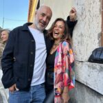 Rita Ferro Rodrigues Instagram - Fim da tarde de ontem em Lisboa ✨ Arte & Amigos O kimono é da @monarte_official da artista @peresmomo . O @pedrolopes66 é da Sofia 🤣. E é um querido amigo ❤️ A exposição é a incrível ARCO na @cordoarianacional Hair and Make up com os artistas da @artz.hair artz e @yudiimakeup 🤩 A gargalhada é minha e que assim se mantenha sempre . Boa Sexta -Feira artistas 🎨🖌️ #art #arcolisboa #friends#kimono #lisboa