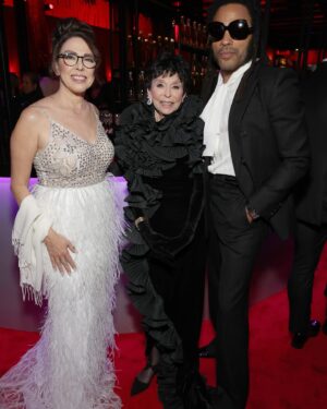 Rita Moreno Instagram - I’m still so tickled that I met @lennykravitz…

Thanks for the photo @kevinmazur / @gettyentertainment 
#vanityfair
