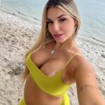 Rita Tiecher Instagram - Solzinha embelezando a mamãe! 🩷👧🏼🥰😻