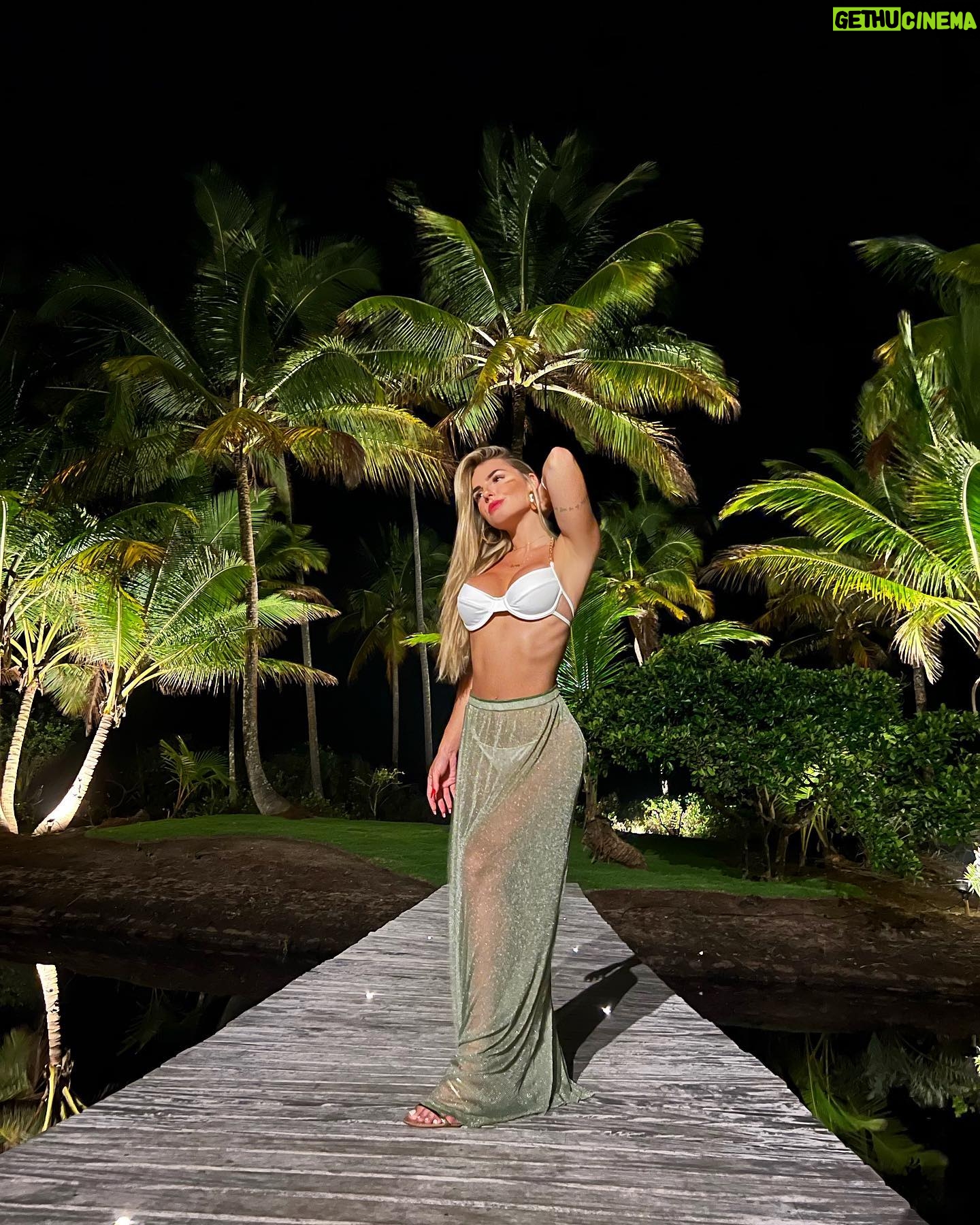 Rita Tiecher Instagram - @reveillonmilsorrisos