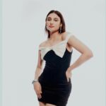 Ritika Nayak Instagram - I don’t bow and you can’t tie me down, but I sure do fancy them both together. #bowtie. 😉🌸 . . Styling:- @shefalideora_ Outfit:- @may.official.store Makeup :- @makeupbyshenila Jewels by @arvino_co @gilded.official Pictures:- @amannagoshe @swati_happe @purplethoughtsind . . . . #ritikanayak