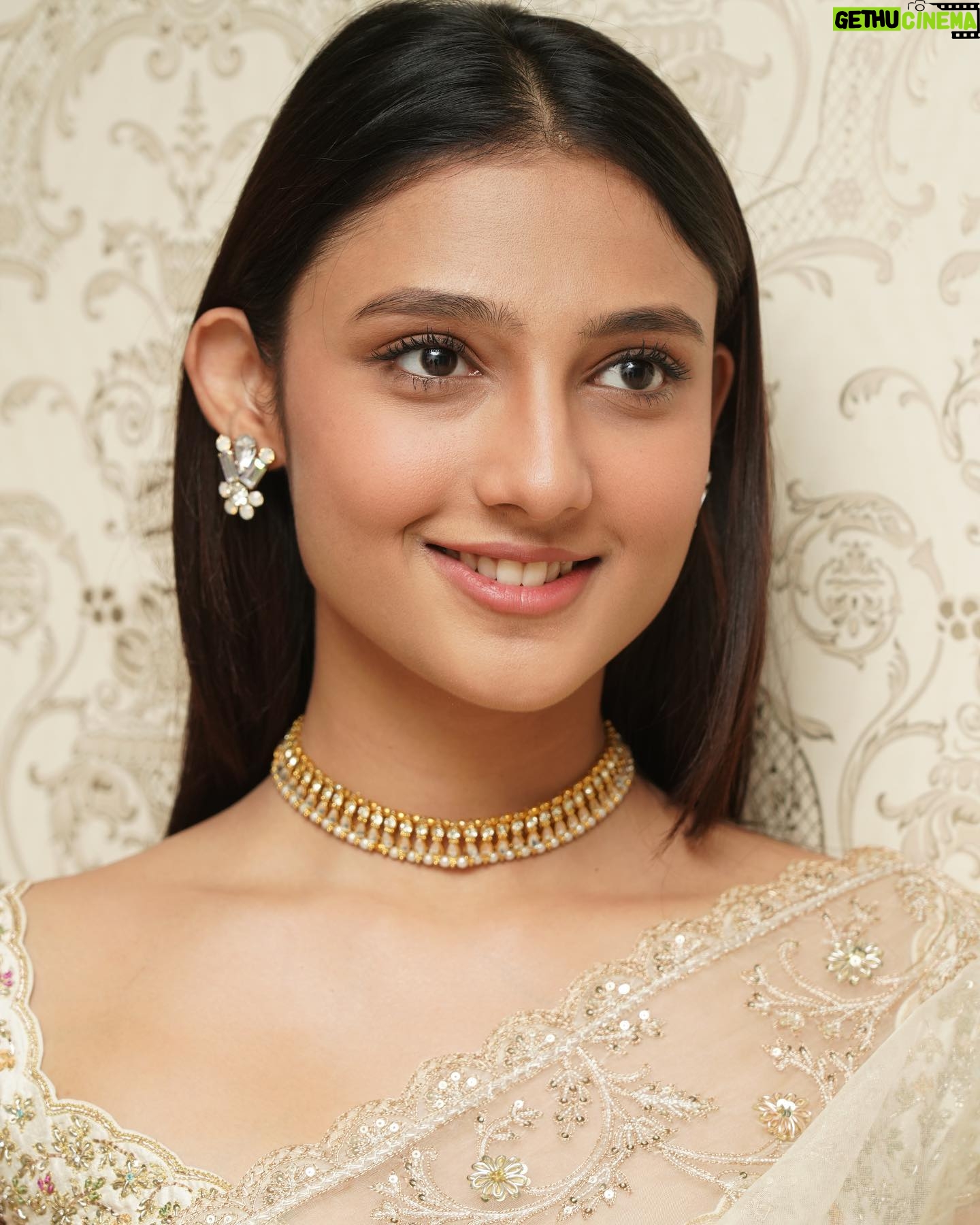 Ritika Nayak Instagram - Alexa play desi girl ✨ #ashokavanamloarjunakalyanam Styled by - @akankshakj @towindia Make up - @harshinimakeover Photographer- @artistrybuzz_ Outfit - @kavithaguttaofficial Team - @purplethoughtsind @akankshakj @swati_happe @akshay_khurana__ @om_panwar @avneetkaur1993 #ashokavanamloarjunakalyanam #AVAK #ritikanayak