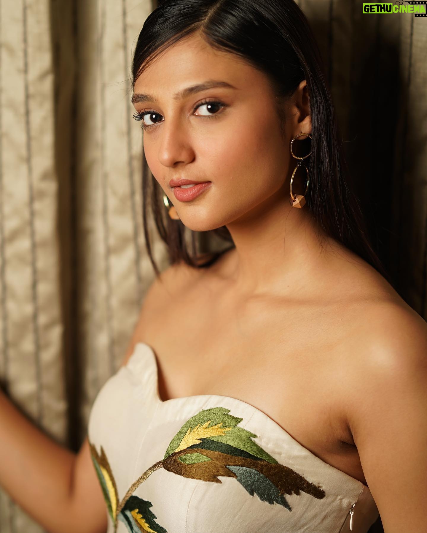 Ritika Nayak Instagram - Is it a dream? 💜✨ #ashokavanamloarjunakalyanam Styled by - @akankshakj @towindia Make up - @harshinimakeover Photographer- @_anupphotography Outfit - @samantchauhan Team - @purplethoughtsind @akankshakj @swati_happe @akshay_khurana__ @om_panwar @avneetkaur1993 #ashokavanamloarjunakalyanam #avak #ritikanayak