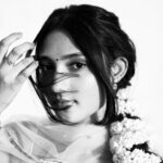 Ritika Nayak Instagram – Finding joy in simplicity ✨

Photographer : @souradeep_rakshit 
Styling :  @styledbytaruna 
MUA: @shraddhaseth.makeupartist 
@purplethoughtsind