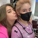 Riva Chang Instagram - 一直還沒沒好好來介紹我的新髮色💕 這次顏色算是很淺又有著各種秘密巧思的顏色！ 真的超感謝我的 #miyake 她就像是我的多啦A夢，總是能幫我實現我想要的，再用他的專業讓我的髮色髮型都是最好看的！ 轉眼間合作快十年了謝謝miyake一路和我在頭髮蹦出各種火花❤️我愛她～風風烈烈最瘋狂～ 如果你也想要跟我有類似的髮色（我真的很喜歡） 奶茶灰 藍色 x粉紅 東方女孩 染 奶茶灰 超級適合！ 除了顯皮膚白以外 多了ㄧ份仙氣 感✨😍 另外 好久沒玩彩色顏色的 甜甜 在夏天來臨 ，必須準備起來 #只要配合漂染過後的專業髮品不怕褪色 👩🏻‍🎨【漂後頭髮】🌈 褪色後過程， 都會讓自己驚艷 香水有 【前味 、中味 、後味】 米亞奇的特調色也有～ 【前、中 、後色調 】 每個褪色階段 都有不同的驚喜！ 怎樣樣褪色才美? 除了調色很重要以外🙆🏻 ❰居家護理 ❱ 及 ❰維護❱ 是非常重要唷！ ⚠️ 染後搭配 #mcg魔王白 讓顏色維持更久 謝謝@miyake.mpalace 有任何頭髮上的問題也都可以找她唷！