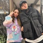 Riva Chang Instagram - 謝謝 #孫總老爸 的邀請～ 讓我們很多平常很少機會，甚至沒機會或以已經好久不見的大家能在過的時間裡，來個大雜燴，將大家都齊聚一起！ 雖然孫總老爸往年都忘了我，但今年可能很怕我這機關槍嘴巴念上一整年很早就把我訂下來了😂🤣 孫總老爸把大家聚在一起真的很難得，小孩子去談戀愛，昔日師兄師弟億當年。唯獨我最白目一直跟孫總一來一往狂鬥嘴～但我們都知道 #罵是愛 嘛～😍 而且我真正是個人間奇葩所以很多人的過往，很多昔日很多曾經我居然通通都能ㄧㄧ參與其中，真是奇妙的緣分奇特的人生～但很好啊！ 很開心這次的大相聚，更期待未來每年的相聚，也希望我們大家在自己的生活工作領域都順利，當然身題健康是最重要的！ 尤其 #孫德榮 你這位老小孩請聽話，好好照顧身體，聽醫生的話，戒掉飲料啦！ 2024年大家都要豐收快樂健康美好❤️ 開工加油用力幹吧～！！！💪💪💪 （主人明明是孫總我居然沒有大合照） 請自行想像孫總的模樣加進去吧🤣