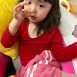 Riva Chang Instagram - 我女兒真的很獨特！ 他說他是巫婆！ 又說要抓小朋友！ 然後開始熱舞……..這到底是什麼症頭？