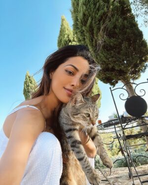 Riya Ray Instagram - Ti amo ❤️ #Life #cats and #hotpeppers🌶