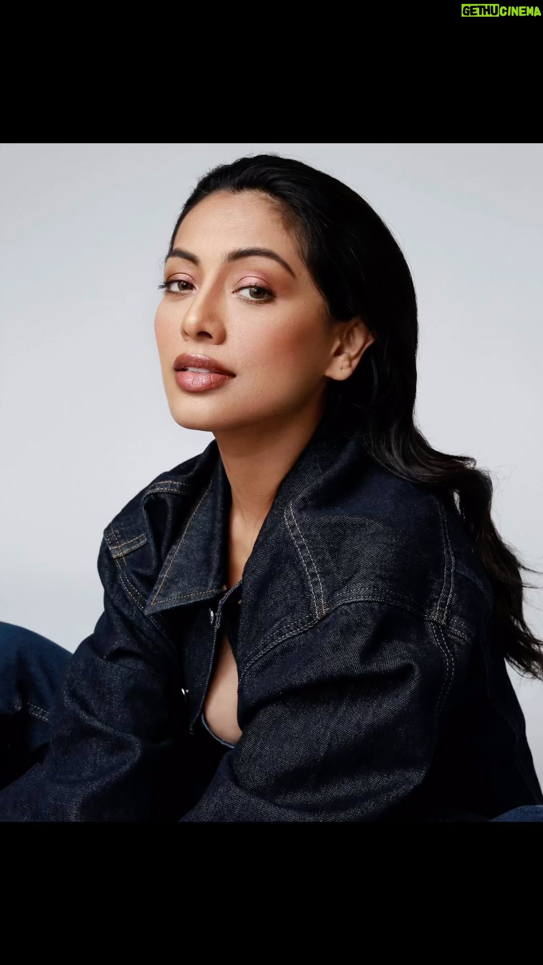 Riya Ray - 3 Likes - Some unseen ones 🖤🩶