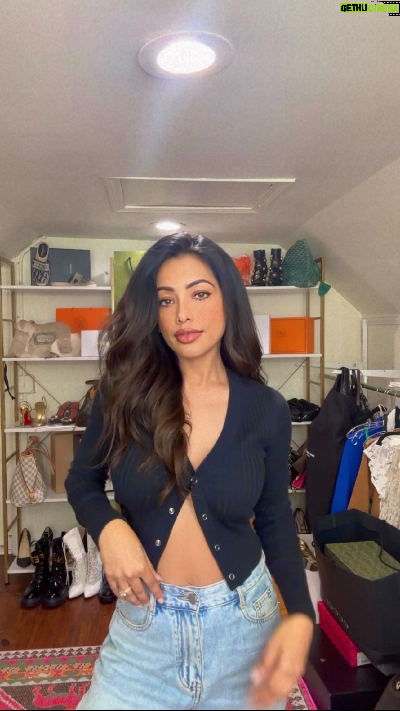 Riya Ray - 3 Likes - Obsessed with this viral ‘Lash Clash Mascara’ by YSL beauty @yslbeauty ❤️
Volume that speak volumes , yet effortlessly natural 💫
#YSLbeauty #lashclash #waterproof #giftedbyyslbeauty🖤