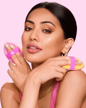 Riya Ray Instagram - Latest campaign for @realtechniques with an amazing amazing team 🩷 

My agency : @10mgmt 
Photographer: @tommichas @jodiezartistrep 
Retouching: #tommichas @daniellivingstone 
Production   Casting: @sarah.sapien 
DIT: @rudylorejo 
Photo Asst: @josuebriones.pdf @adamcarterbrown 
HMUA: @leannaernest @distinctartists @alisaradoi@romeliapelin @labartists
Styling: @marta_cebrat @stylebychloemarie @labartists
Studio Rental: @parchmentstudio 

VP Creative: @eso.terika 
SVP Innovation: Liz Chon
Brand Director: @nicolelmartino 
Sr. Director Innovation: @amanda_alayan 
Graphic Designer   BTS: @leilaallafdesigns @chomk.h
Brand Manager: @alexnlarson @sophaloaf12 
Product Development Manager: Jorie Ernst