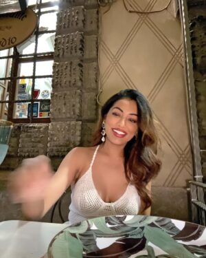 Riya Ray Instagram - It is ABSOLUTELY possible to live the life you’ve always wanted ❤️ #Manifestation #DreamLife  #ilovetiramisu😭