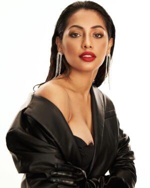 Riya Ray Instagram - Hi 🖤🤍
.
.
.
.
Photographer: @calebandgladys 🔥