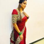 Riya Vishwanathan Instagram - Saree @march8collection Blouse stitching @saleemakamal . . . #saree #sareelover #pic #picoftheday #promotion #ootd #shoot #workmode #maha #zeetamil #sandakozhi #riyavishwanathan