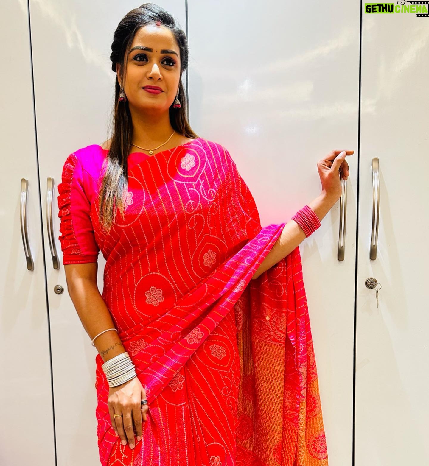 Riya Vishwanathan Instagram - Beautiful saree & blouse @sdduniqueboutique_97 #maha #sandakozhi #zeetamil . . . #saree #sareelover #post #picoftheday #instagood #favorite #traditional #maha #riyavishwanathan