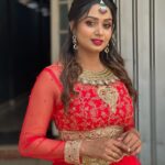Riya Vishwanathan Instagram - Mobile Click Raw pic ✅ Makeover for Gorgeous @riya.vishwanathan ❤️ Makeup @kalaiartistry Hair @deepa_signature_hairstyles For Makeup Bookings contact 9884700039 @kalaiartistry