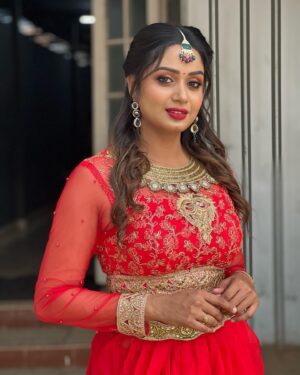 Riya Vishwanathan Instagram - Mobile Click Raw pic ✅
Makeover for Gorgeous @riya.vishwanathan ❤️
Makeup @kalaiartistry 
Hair @deepa_signature_hairstyles

For Makeup Bookings contact 9884700039
@kalaiartistry