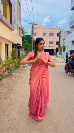 Riya Vishwanathan Instagram - 😬😬
.
.
Saree @pranatiboutique 
Blouse stitching @abarnasundarramanclothing 
Accessories @sruthis_jewellery 
.
.
#réel #reelsinstagram #reelsindia #reelsvideo 
#reelitfeelit #reelkarofeelkaro #funnyvideos #sareelover 
#zeetamil #sandakozhi #maha 
#riyavishwanathan