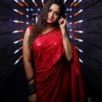 Riya Vishwanathan Instagram - Maragadha Maalai neram ❤️ . . . #sareelove #sareeaddict #red #beingmyself #riyavishwanathan