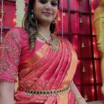 Riya Vishwanathan Instagram - Ithu Bothai neram yeathuvum peasadha 🤫 . Saree @elampillai__saree_ Blouse @abarnasundarramanclothing Mua @glittersbytabbu Accessories @chennai_jazz . Anney @rajaelangovan_offi ❤️ you are making magics in my recent reels n pics and thanks for ur effortless work 🫂 . . . #reels #reelsinstagram #reelitfeelit #reelsvideo #maha #sandakozhi #zeetamil #riyavishwanathan