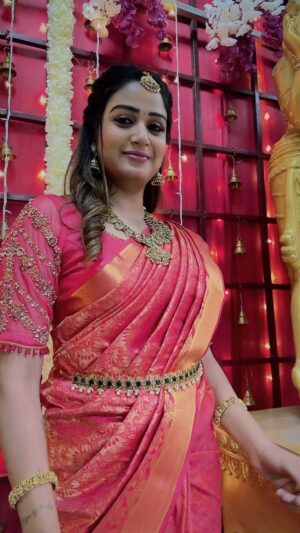 Riya Vishwanathan Instagram - Ithu Bothai neram yeathuvum peasadha 🤫
.
Saree @elampillai__saree_ 
Blouse @abarnasundarramanclothing 
Mua @glittersbytabbu 
Accessories @chennai_jazz 
.
Anney @rajaelangovan_offi ❤️ you are making magics in my recent reels n pics and thanks for ur effortless work 🫂 
.
.
.
#reels #reelsinstagram #reelitfeelit #reelsvideo 
#maha #sandakozhi #zeetamil 
#riyavishwanathan