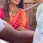 Riya Vishwanathan Instagram - Saree @elampillai__saree_ Blouse @abarnasundarramanclothing Accessories @chennai_jazz Mua @glittersbytabbu . Special thanks to @rajaelangovan_offi ❤️ thanks for the video and the editing anna 🫂❤️ (father material) 🥰 . . #reels #reelsinstagram #reelsvideo #reelitfeelit #shootlife #shoottime #love #loveyourself #maha #sandakozhi #zeetamil #riyavishwanathan