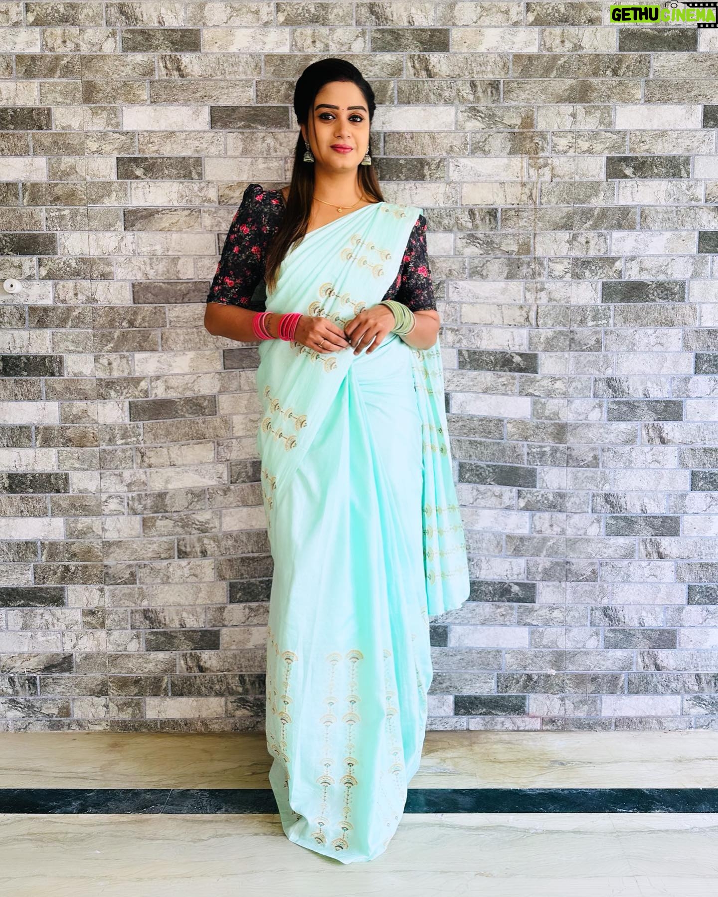 Riya Vishwanathan Instagram - Festive season with @sdduniqueboutique_97 . . . #sareelover #loveforsaree #sandakozhi #zeetamil #maha #riyavishwanathan