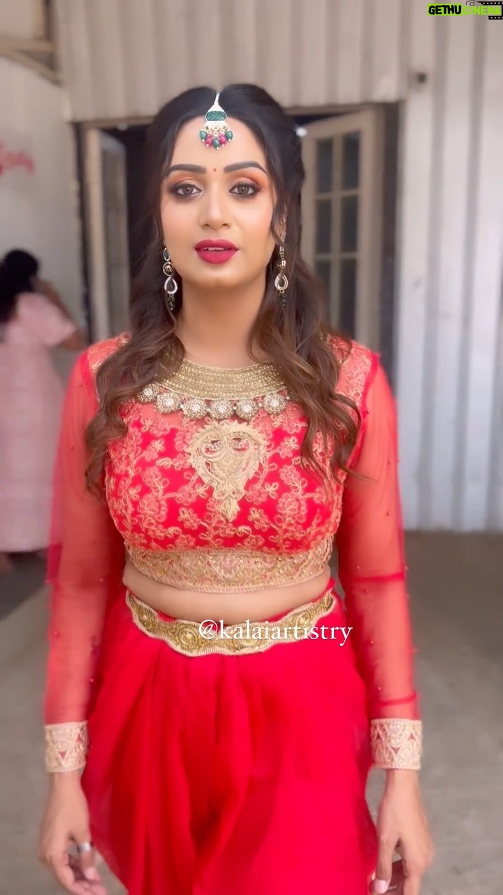 Riya Vishwanathan Instagram - Dewy Glossy Makeup🦋 Gorgeous @riya.vishwanathan ❤️ Got ready for Dance Jodi Dance in Zeetamil❤️ Makeover @kalaiartistry Hair @deepa_signature_hairstyles