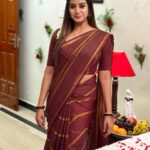 Riya Vishwanathan Instagram - From the set of #sandakozhi @zeetamizh . . Saree @march8collection Blouse stitching @saleemakamal . . . #post #picoftheday #saree #sareelove #sandakozhi #zeetamil #maha #riyavishwanathan