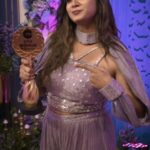Riya Vishwanathan Instagram - Take Our Heart 🫰😍 Zee Tamil குடும்ப விருதுகள் 2023 | Part 2 | November 12 | Tomorrow at 12.30pm. #ZeeTamilKudumbaVirudhugal2023 #ZTKV #Riya #ZTKV2023 #ZeeTamil