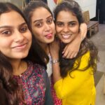 Riya Vishwanathan Instagram - RATHAMAAREY 🫂 My kids ❤️ my love @rishika.viswanathan @pavithraa_v you guys are the best thing happened in my life ❤️🥰 . . . #sisterslove #bonding #siblings #love
