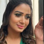 Riya Vishwanathan Instagram - Mobile Clicks Raw Pics💯 Makeover for Gorgeous @riya.vishwanathan ❤️ @kalaiartistry Hair @uma_rajesh_makeupartistry For Bridal Bookings Contact 9884700039 @kalaiartistry