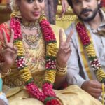 Riya Vishwanathan Instagram - Presenting Maha weds Vikram making scenes from the set of #sandakozhi . @studio_vilvam .Vc & Ec @rajaelangovan_offi 🫂 #sandakozhi #maha #vikram #zeetamil
