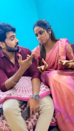 Riya Vishwanathan Instagram - Blooper at its max 😂 orey the fun during the break of the #sandakozhi shoot 🥰 @navin_kishore17 Anney 
.
.
Saree @pranatiboutique 
Stitching @sdduniqueboutique_97 
Accessories @sruthis_jewellery 
.
.
#reels #reelsinstagram #reelitfeelit #reelkarofeelkaro #reelsvideo 
#reelsinsta #reelsviral #comedyreels #breaktime #funny 
#funnyus #brothersisterlove #bonding #shoot #sandakozhi 
#zeetamil #maha #riyavishwanathan