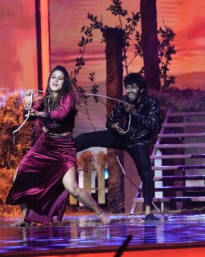 Riya Vishwanathan Instagram - Overwhelmed with the response ya’ll gave for this Recreation. Taking this moment to thank each and everyone for the love and support🤗❤️

#DanceJodiDanceReloaded2 #DanceJodiDance #DJD #Guru #Riya #Zeetamizh