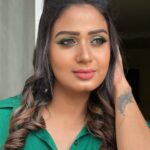 Riya Vishwanathan Instagram - Mobile Clicks Raw Pics💯 Makeover for Gorgeous @riya.vishwanathan ❤️ @kalaiartistry Hair @uma_rajesh_makeupartistry For Bridal Bookings Contact 9884700039 @kalaiartistry