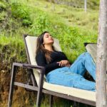 Riya Vishwanathan Instagram - Peace begins with a smile 🥰 . . Locay @tehycaofficial . . #post #picture #picoftheday #naturelovers #resting #greenery #riyavishwanathan