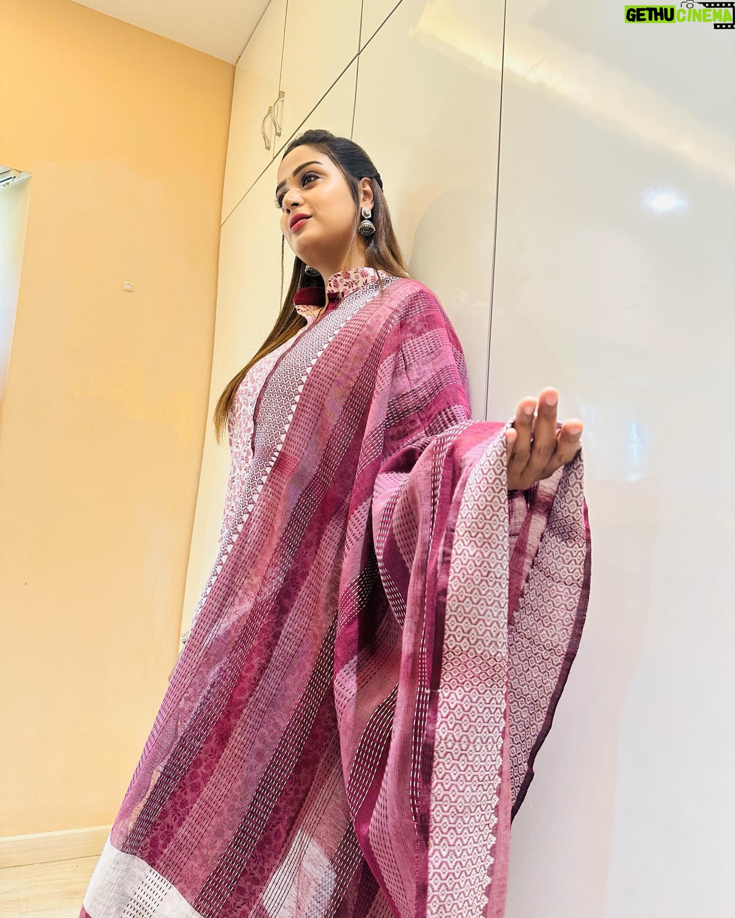 Riya Vishwanathan - 7.1K Likes - Beautiful salwars @sarees_wholesale_collection
Salwar stitching @abarnasundarramanclothing
.
Thank you both ❤️
.
.
#post #picoftheday #pic #salwarsuits
#serialshoot #sandakozhi #zeetamil
#maha #riyavishwanathan