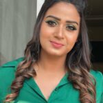 Riya Vishwanathan Instagram - Mobile Clicks Raw Pics💯 Makeover for Gorgeous @riya.vishwanathan ❤️ @kalaiartistry Hair @uma_rajesh_makeupartistry For Bridal Bookings Contact 9884700039 @kalaiartistry