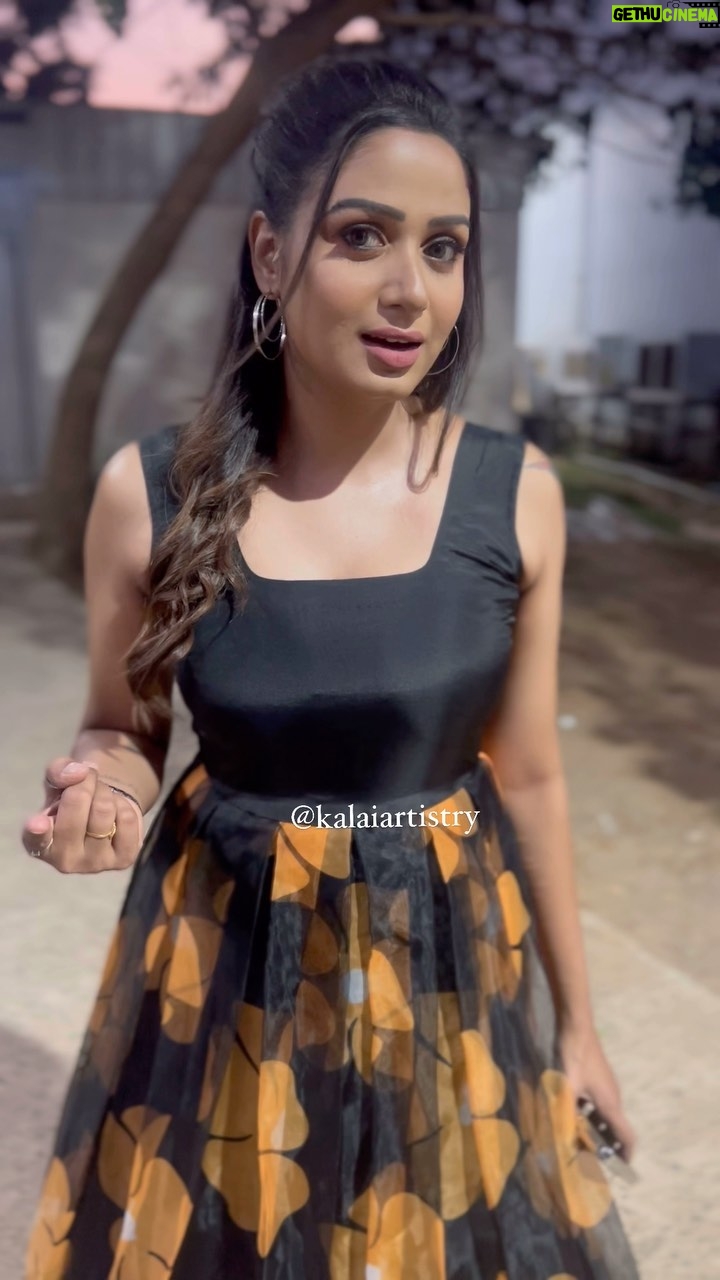 Riya Vishwanathan Instagram - Skinlike finish💫 Most Beautiful @riya.vishwanathan 💗 Got ready for Golden moment awards show on Zeetamil✅ For Bridal Bookings Contact 9884700039 @kalaiartistry Makeup @kalaiartistry Hair @abitha_makeoverartistry Costume @theoosinool