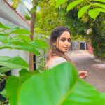 Riya Vishwanathan Instagram - Why not ramaiya vastavaiya in saree…? Just for a change 🥰 .saree @sdduniqueboutique_97 Vc @navin_kishore17 . #jawan #réel #reelsinstagram #reelitfeelit #music #newmusic #trending #trendingreels #viral #riyavishwanathan . . @iamsrk @atlee47 @whiz_bliz