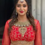Riya Vishwanathan Instagram - Mobile Click Raw pic ✅ Makeover for Gorgeous @riya.vishwanathan ❤️ Makeup @kalaiartistry Hair @deepa_signature_hairstyles For Makeup Bookings contact 9884700039 @kalaiartistry