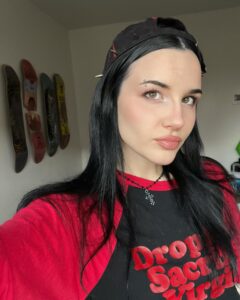 Rizha Instagram - que estructura osea mas dramática lpm que es esa silueta como voy a tener los mofletes y la barbilla tan salidos JAJAJAJAJA