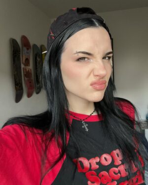 Rizha Instagram - que estructura osea mas dramática lpm que es esa silueta como voy a tener los mofletes y la barbilla tan salidos JAJAJAJAJA