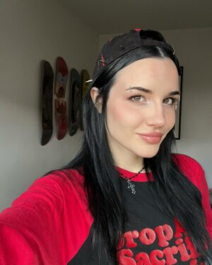 Rizha Instagram - que estructura osea mas dramática lpm que es esa silueta como voy a tener los mofletes y la barbilla tan salidos JAJAJAJAJA