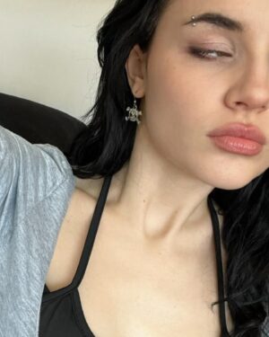 Rizha Instagram - tonto el que lo lea