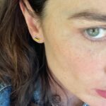 Robin Tunney Instagram – If you’re feeling devastated by the situation in Ukraine and wondering what you can do… there’s a way to show your support and donate money at the same time. Visit my friend’s Instagram @lenawaldjewelry and then go to her website and buy an earring. All of the profits will go to @coreresponse to help the Ukrainian people through this unimaginable crisis.