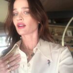 Robin Tunney Instagram – Dripping in jewelry before I have to return it tomorrow at 1pm. Beth is taking it all back and I’m convinced it’s my new look. Like my dirty tee shirts and jeans won’t mater if I’m drowning in these babies. I feel a distinct connection to #elizabethtaylor for the first time in my life. May that goddess Rest In Peace.