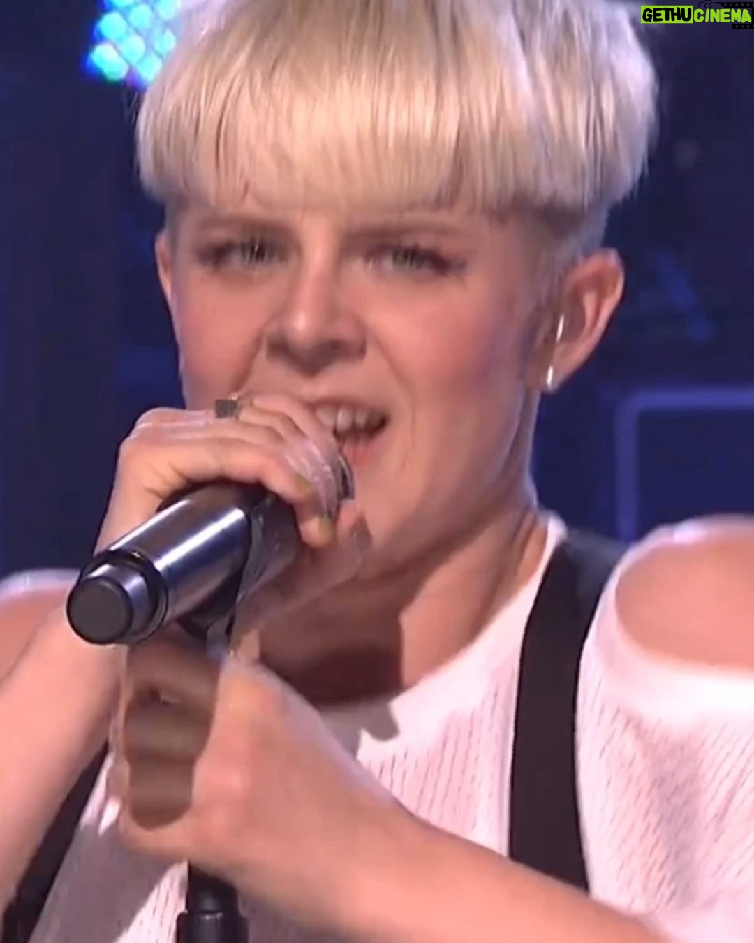 Robyn - 13.5K Likes - #BodyTalk10